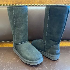 New in box classic tall black UGG boot